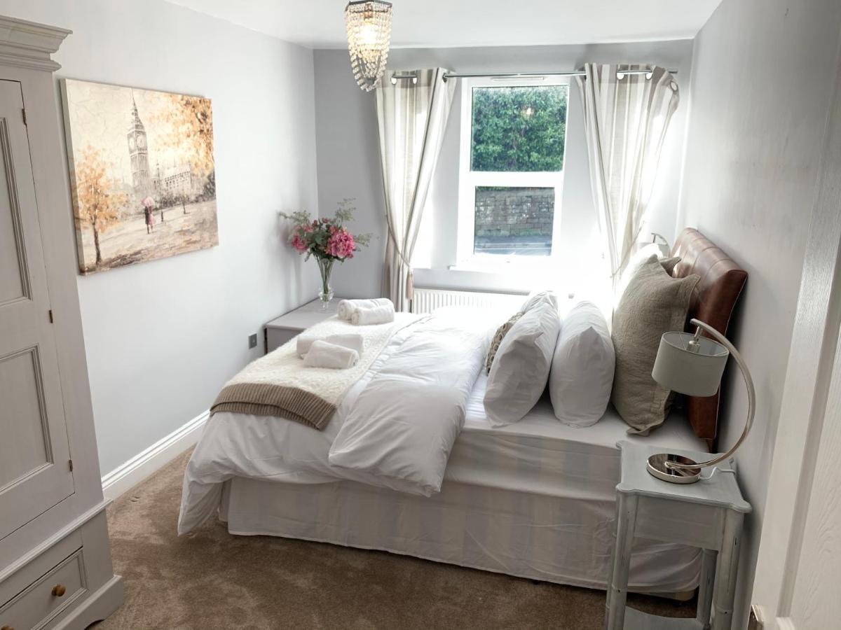 באת' Spacious 2 Bed Apartment With Off Street Parking מראה חיצוני תמונה